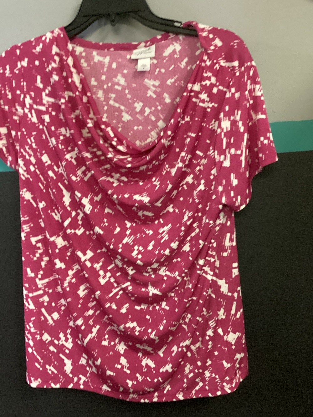 Jaclyn Smith Fuchsia Short Sleeve Draped Neck Top with White Abstract Print